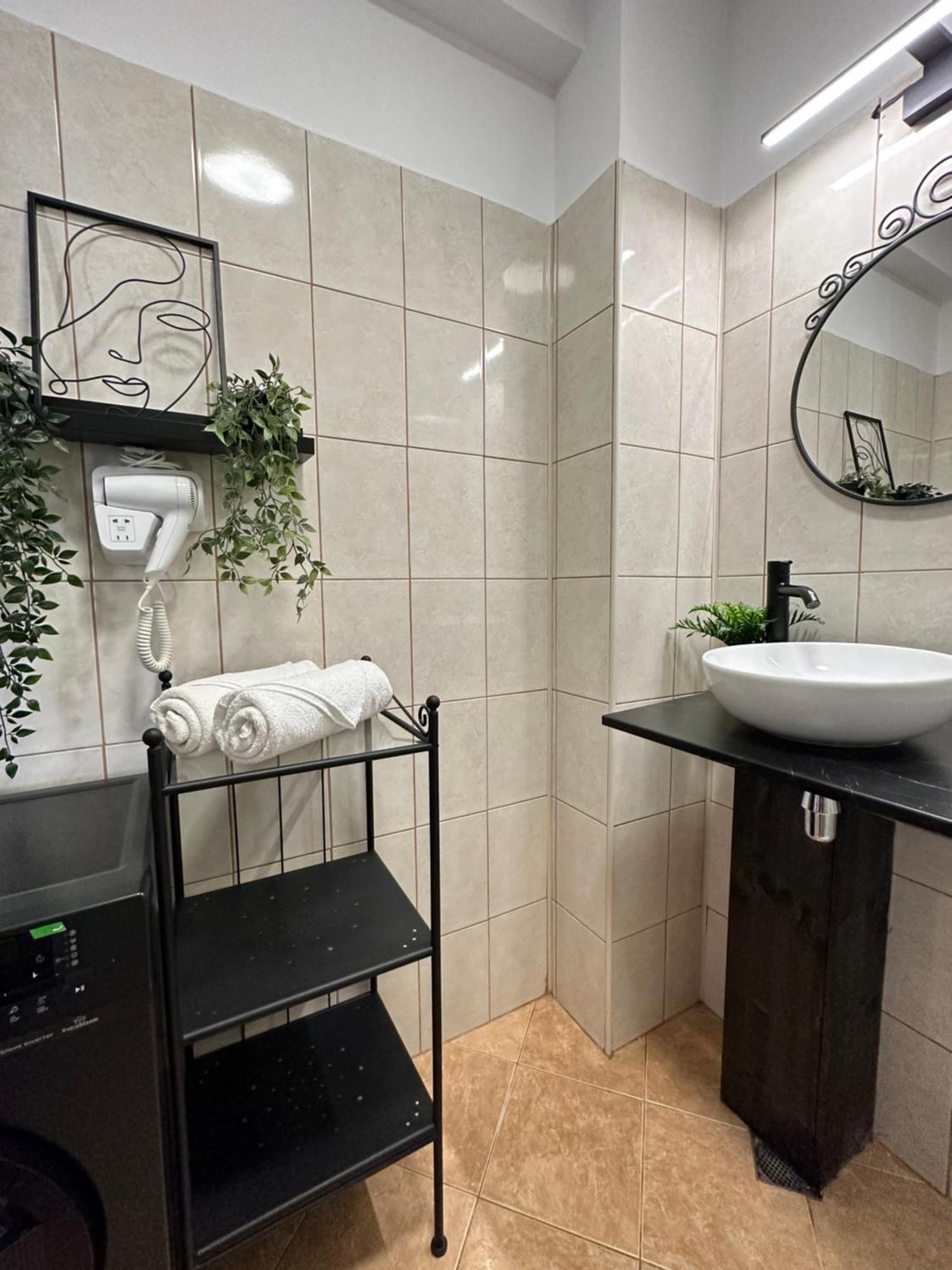 Appartamento Central Studio Sapphire Bucarest Esterno foto