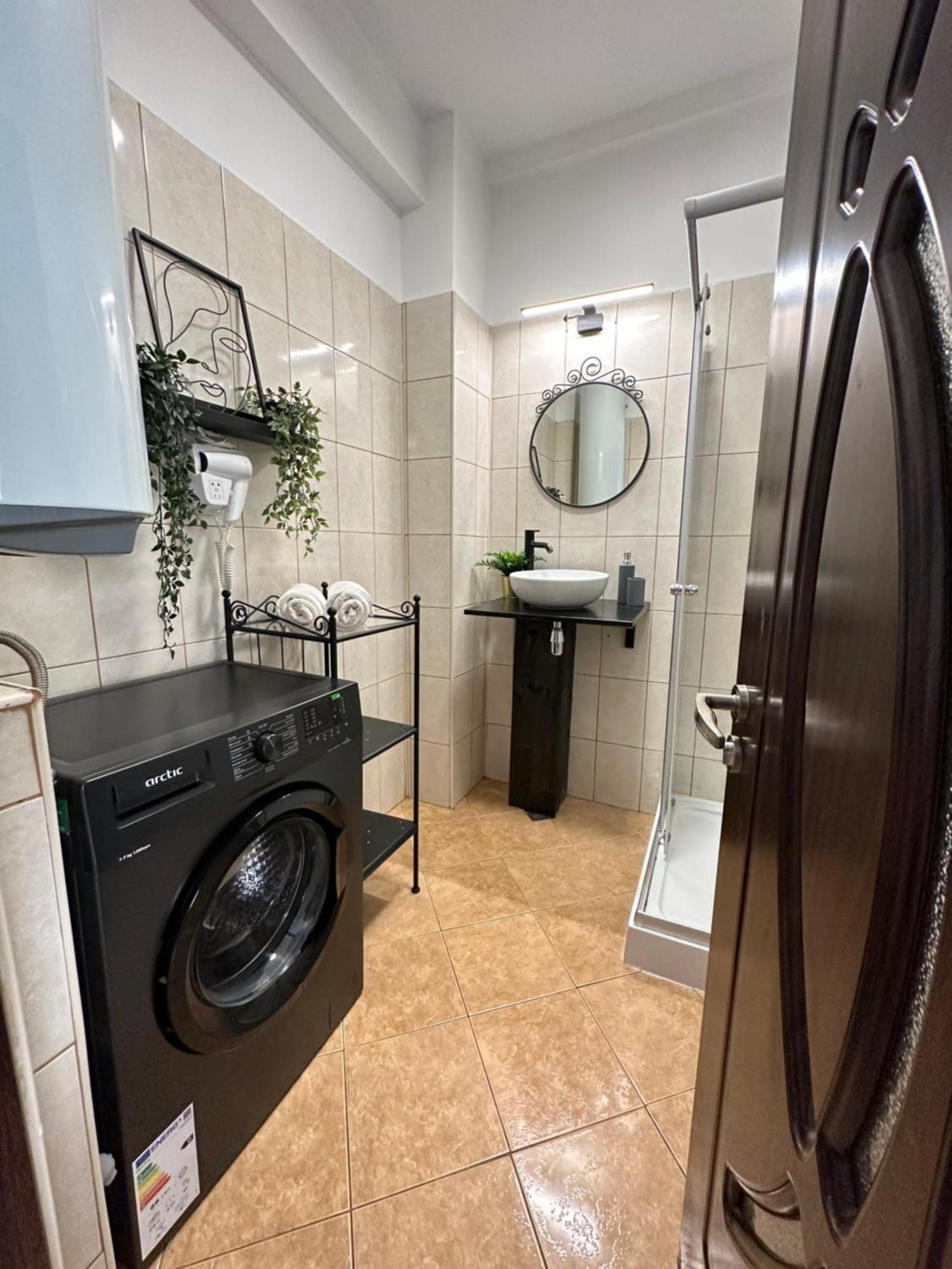 Appartamento Central Studio Sapphire Bucarest Esterno foto